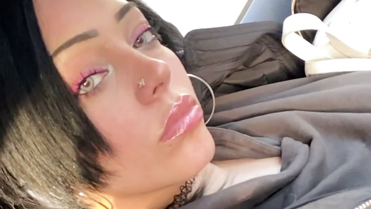 profile-intro-video-1752988487 - video by Kendall_knox cam model