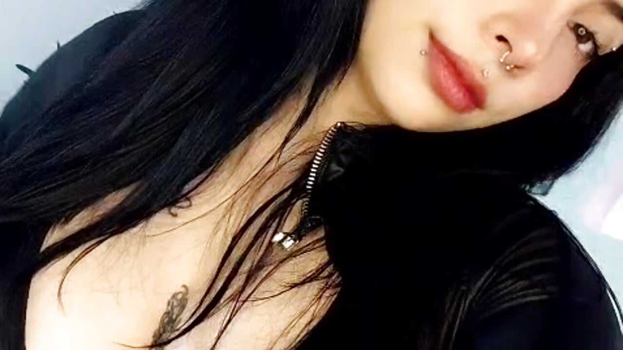 Emily 🔥✨ - video by emily-santoss cam model