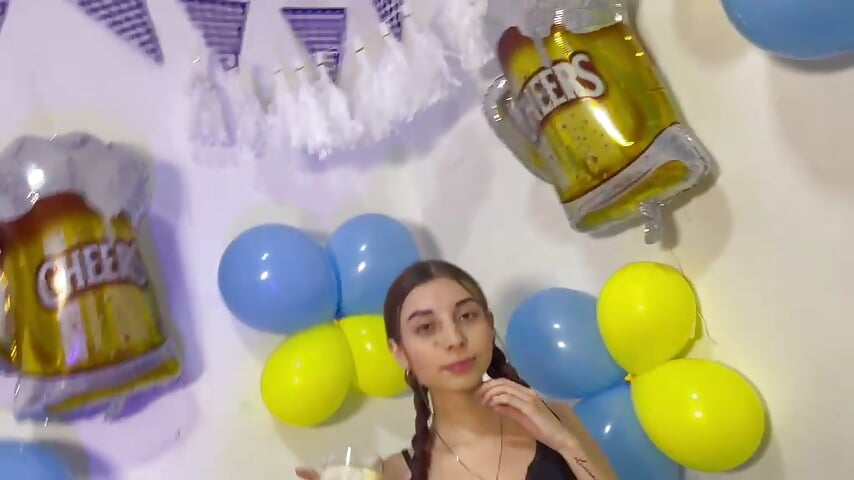 🍻🥨❤💋 - video by Cloedurant cam model