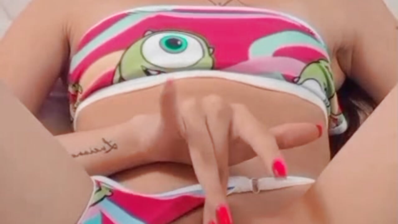 sweet wet and small pussy cloe 🤭😘