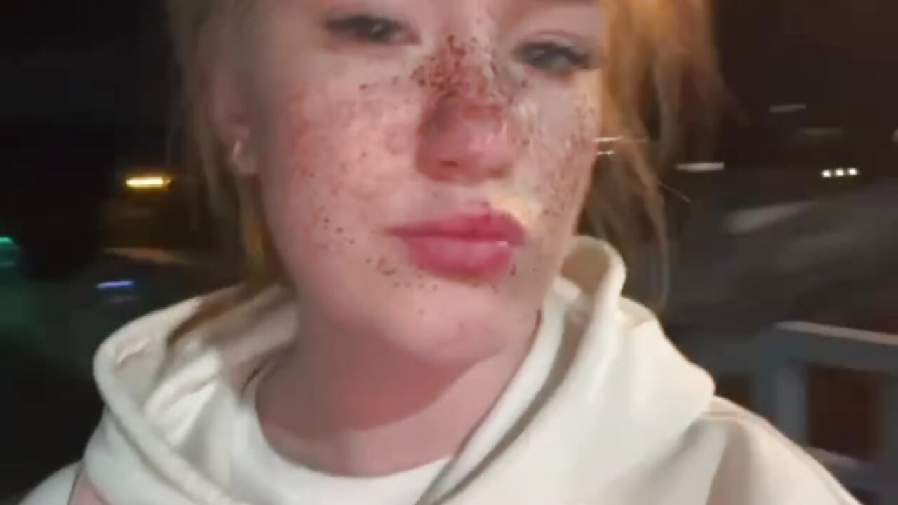 street vibes - video di PandaFluff modella di cam