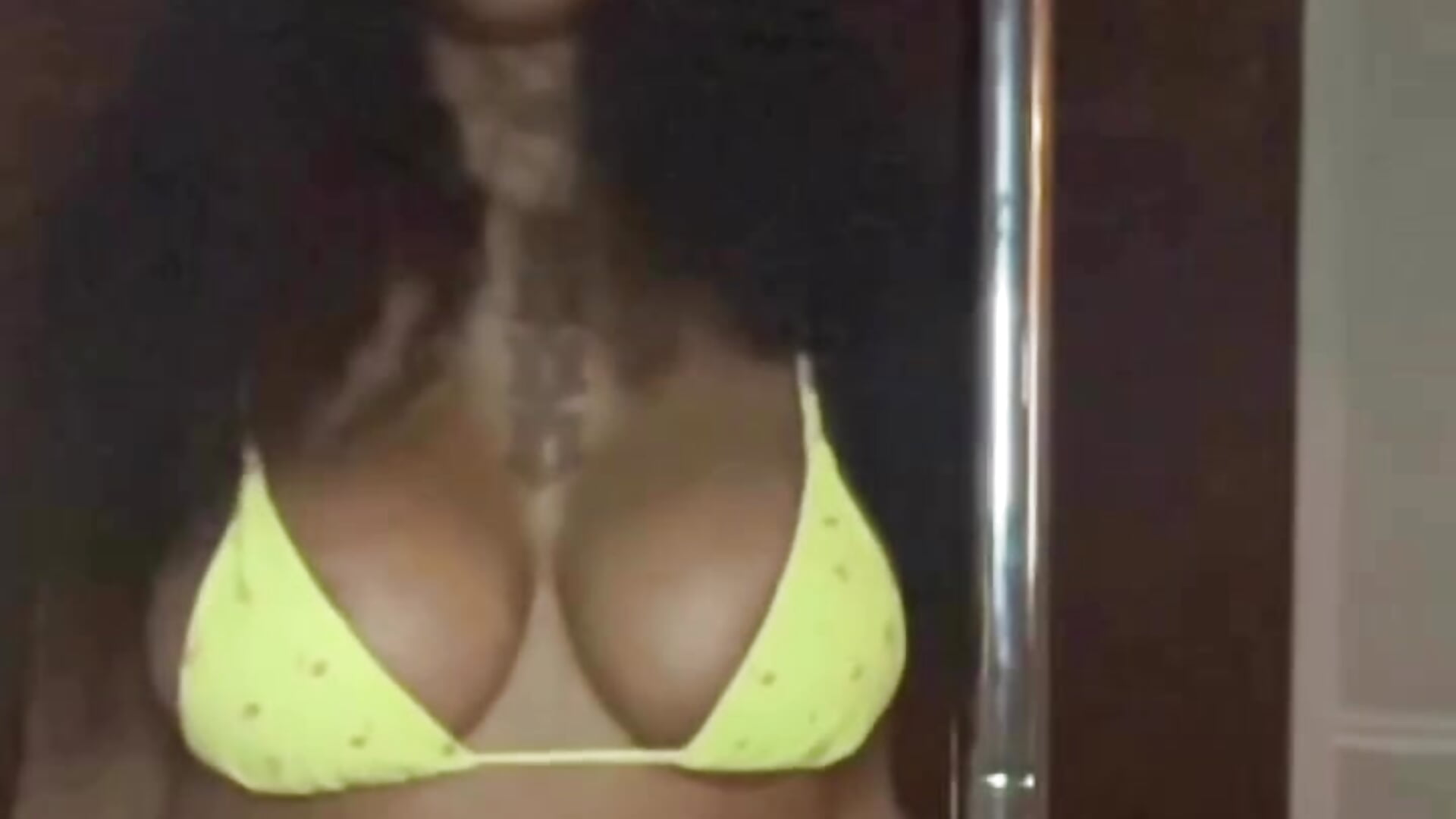 DOES DADDY LIKE THAT? - vidéo du modèle de showcams MistiSavannah