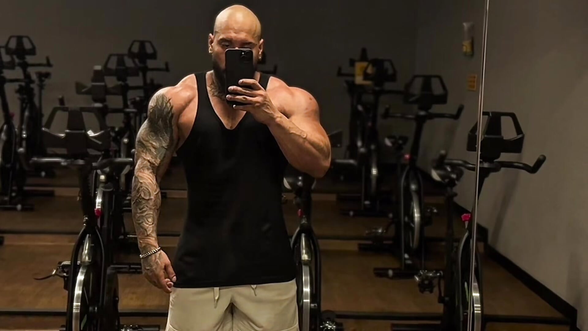 Gym - video di Andrew_Johnnson modella di cam