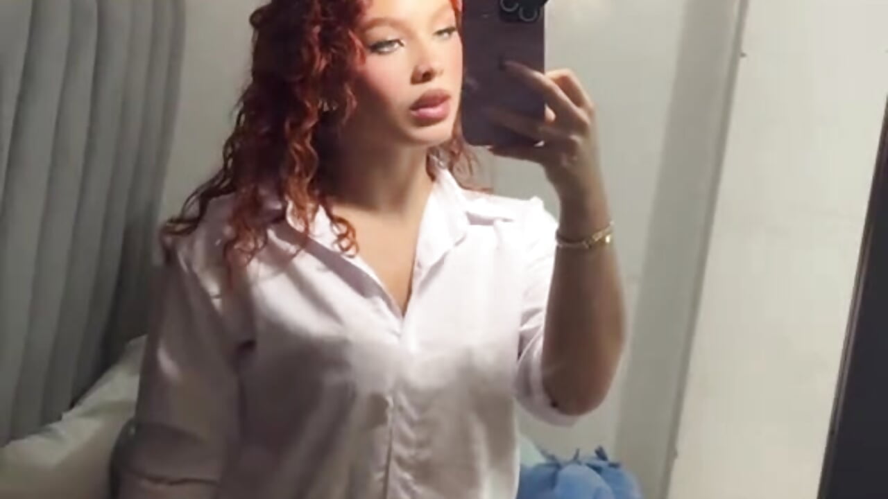 Girl - video di miacarrot modella di cam