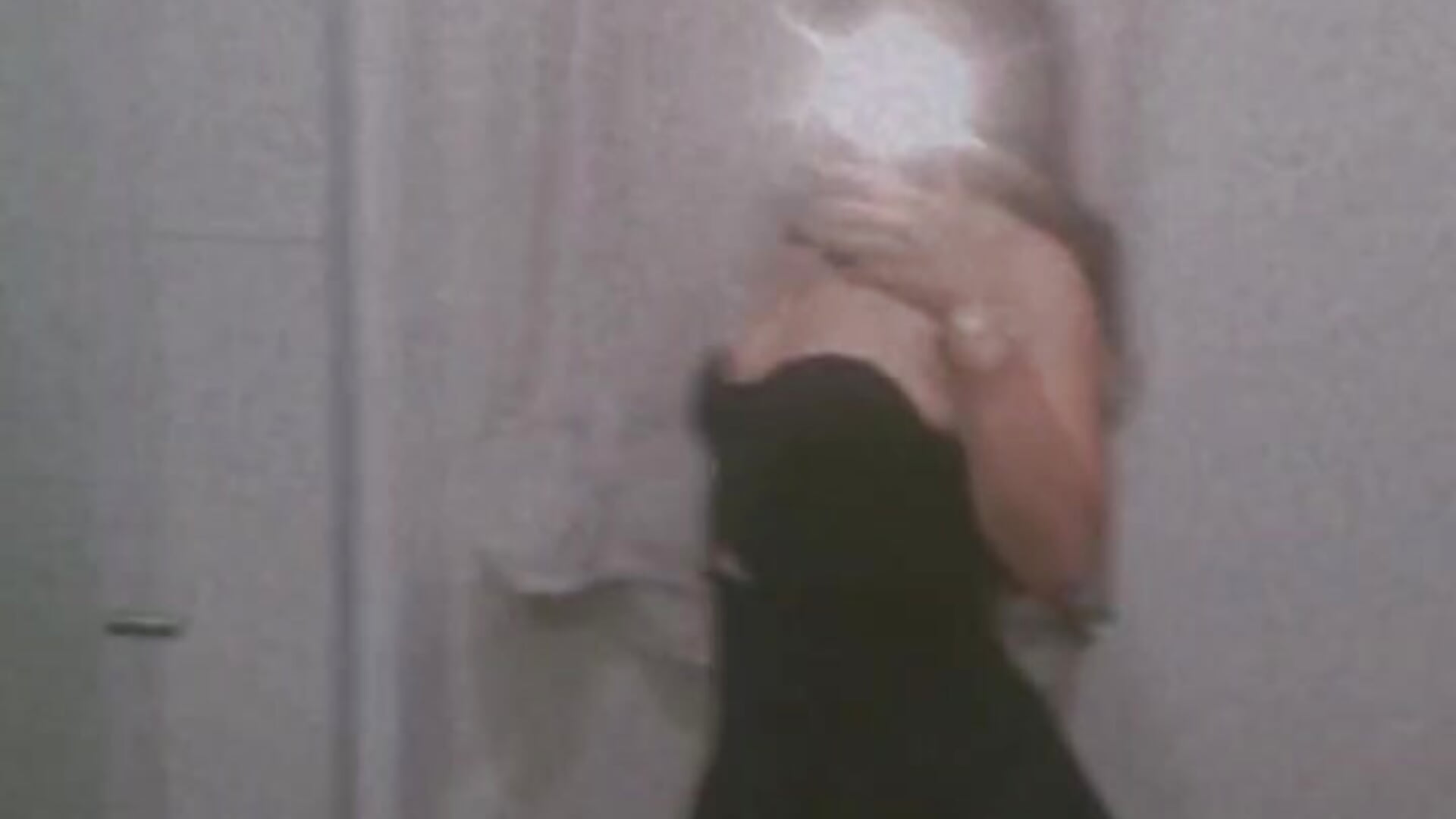 🤭 - βίντεο μοντέλου eimy_jones_