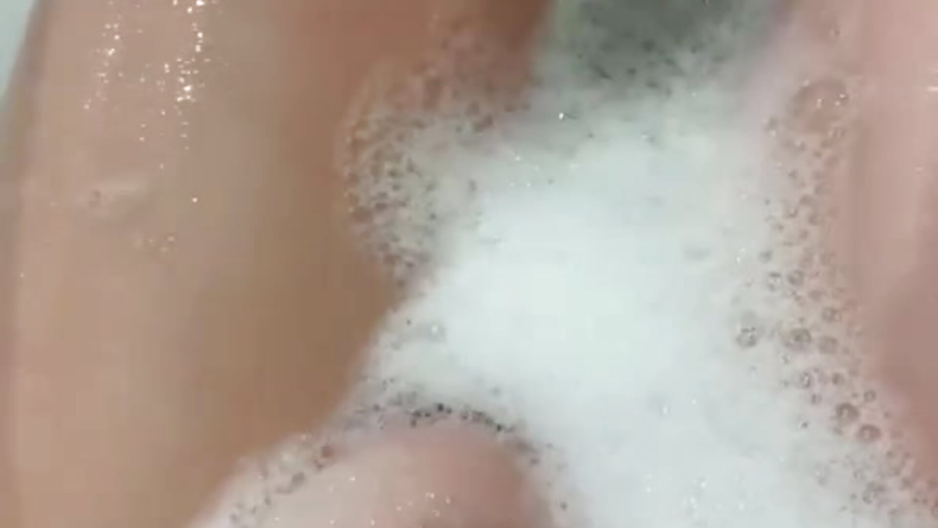 wet shower masturbation - Cameltoe_squirt_inPants 캠 모델의 동영상