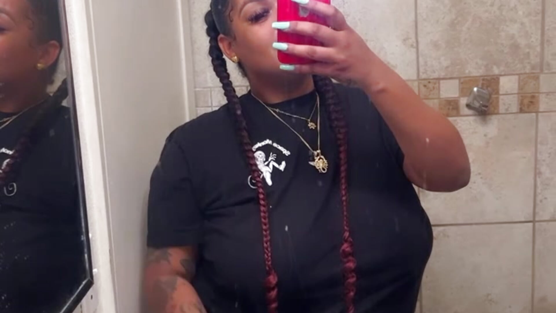 pretty me - vidéo du modèle de showcams OnlyOneMeeks