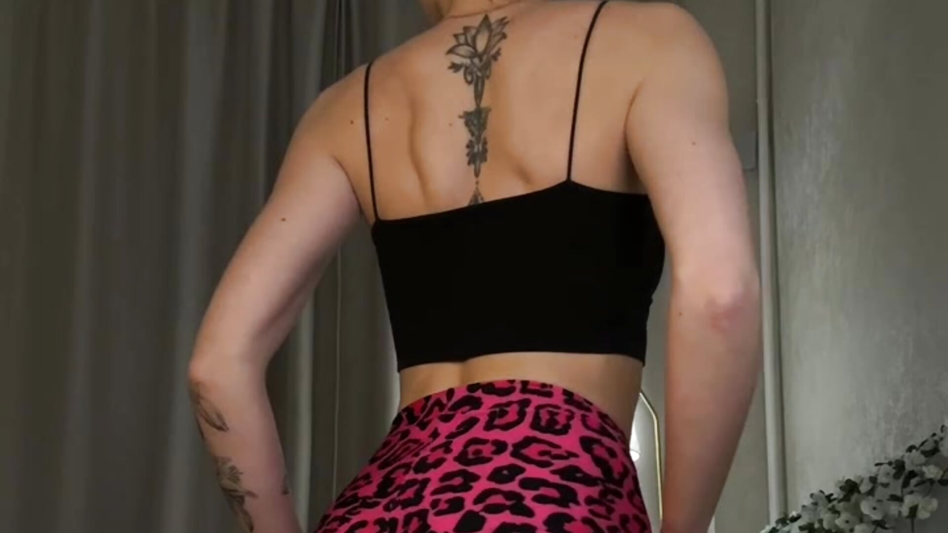 look at my tight ass - video by Wanda_Gomez cam model