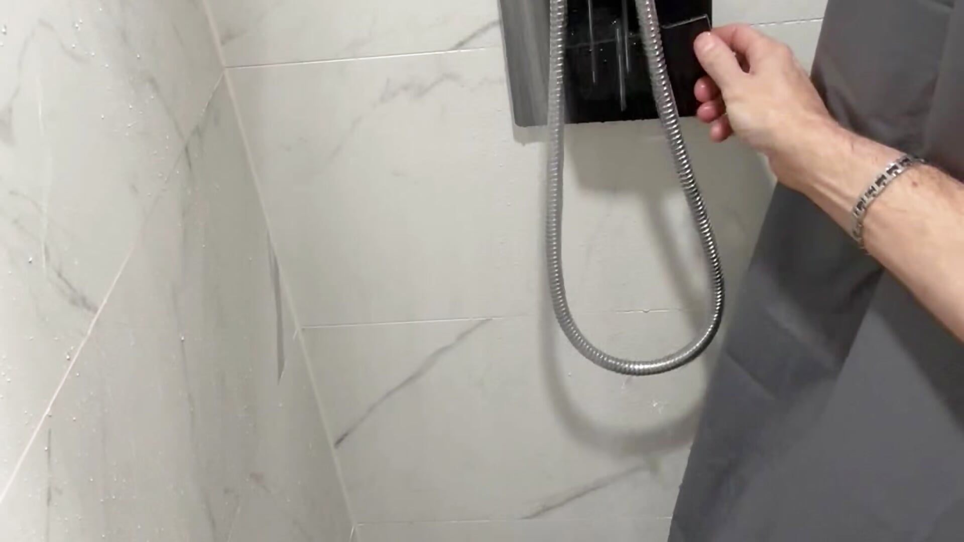 Random Introduction Shower - βίντεο μοντέλου AidenMcKnight