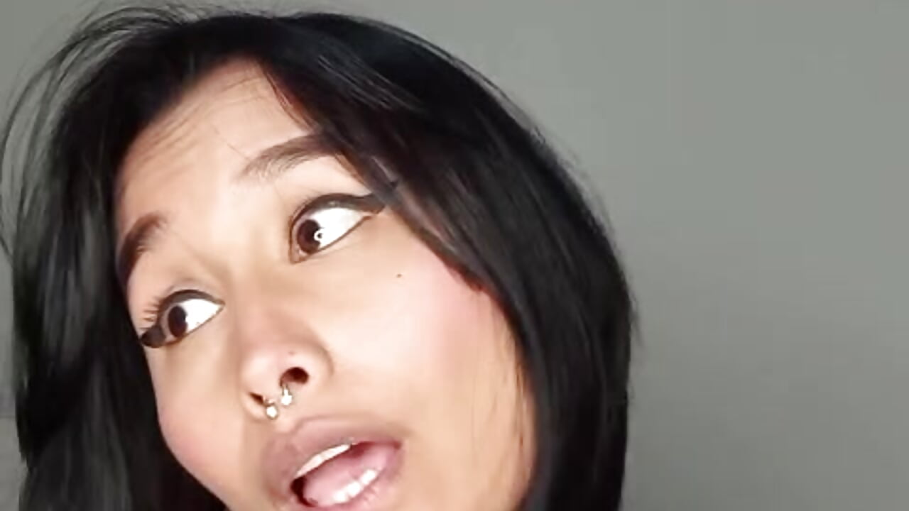 Piercing– Gia_Lee kameramodell videója