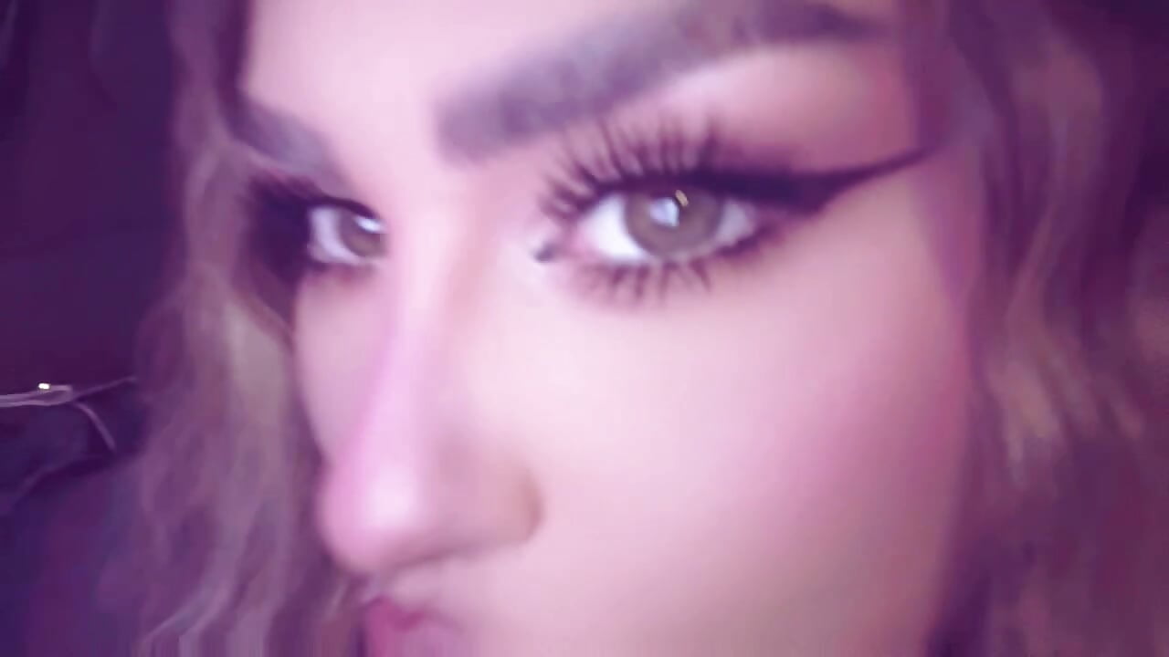 come and get that - video by KayaAzur cam model