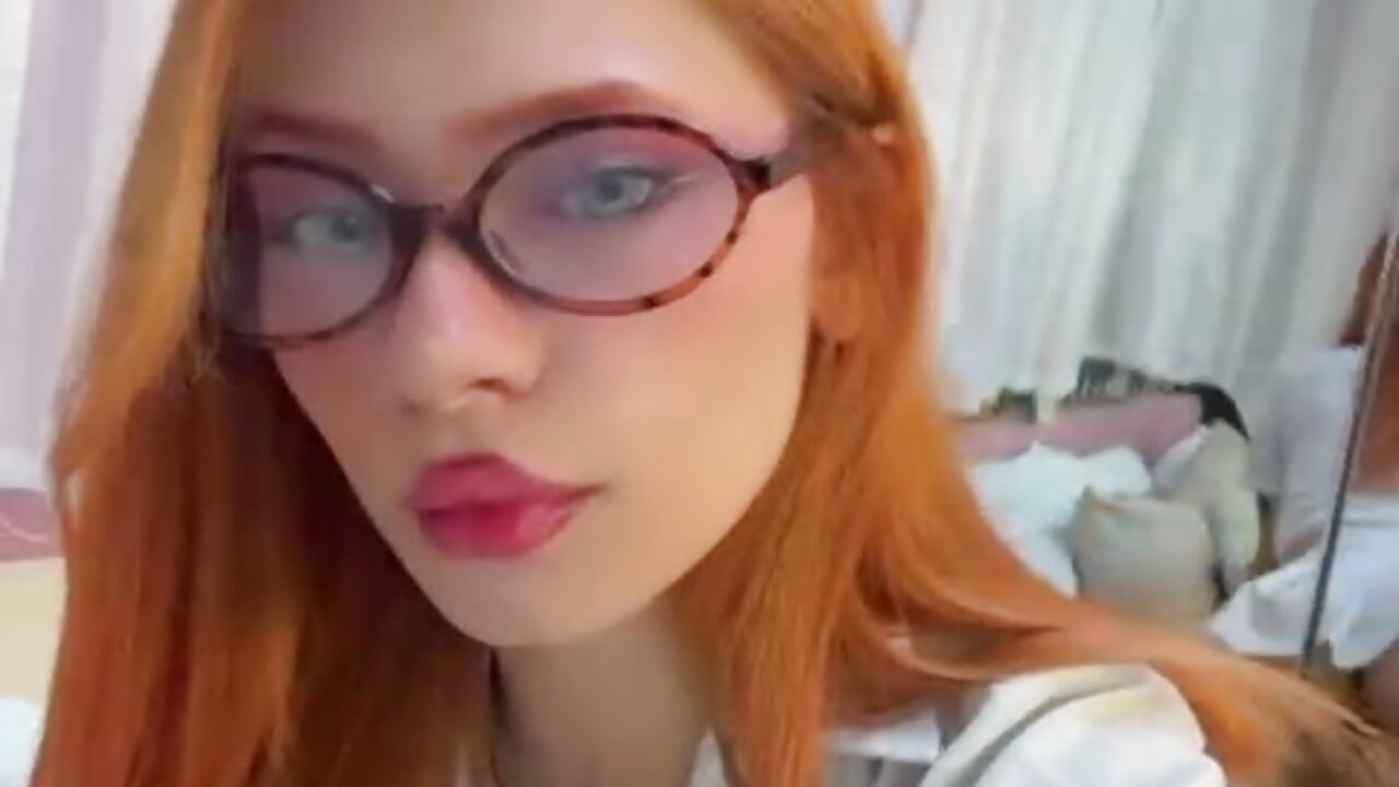 TEACHER? YOUR STUDENT WAITS FOR YOUR LESSON 😏💦 - Video von skinnyoranges Cam-Model