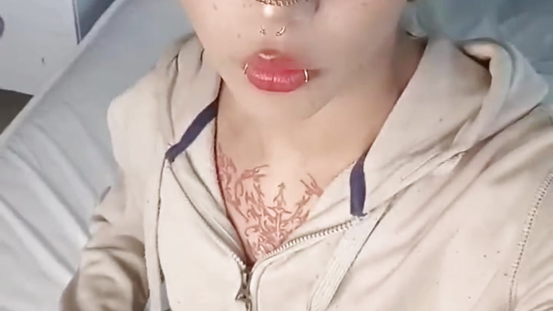 WhatsApp Video 2025-07-29 at 8.07.29 AM.mp4 - vidéo du modèle de showcams OliIverr22