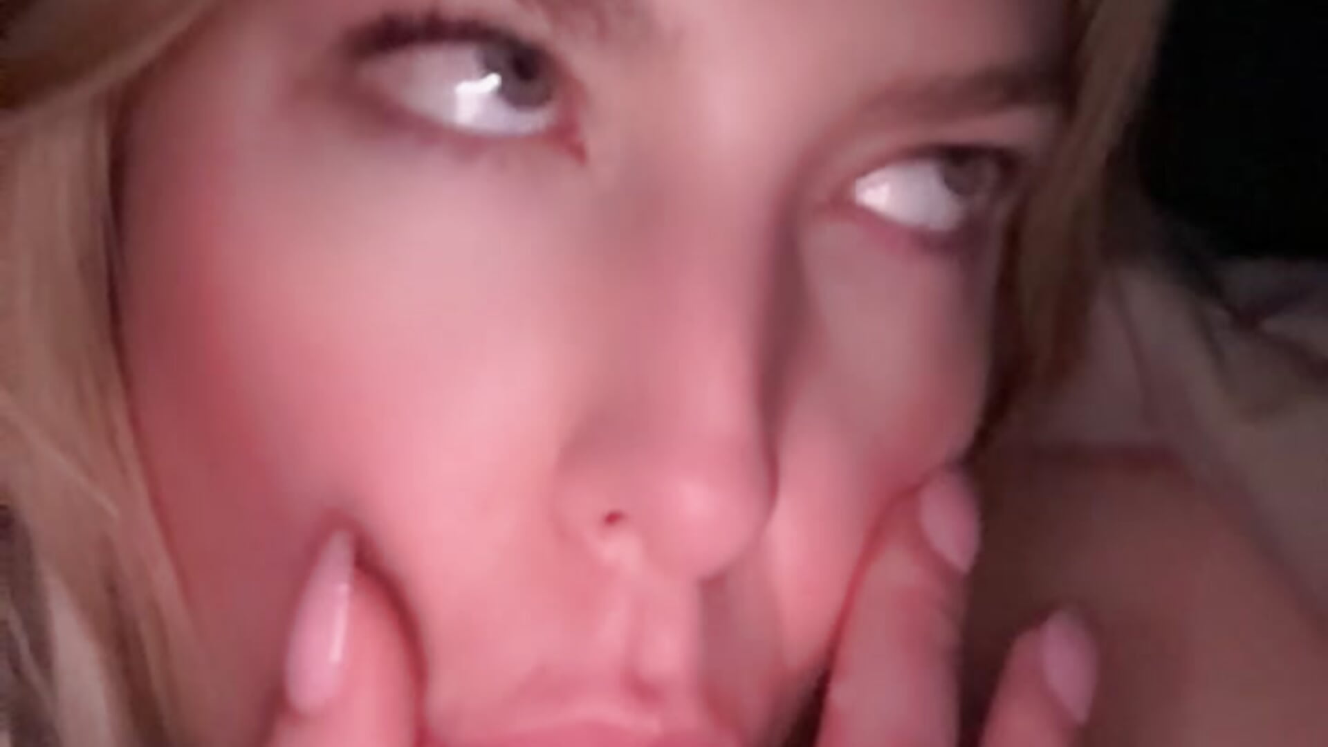 Suck my Finger - Chloemillerrxx adlı kamera modelinin videosu