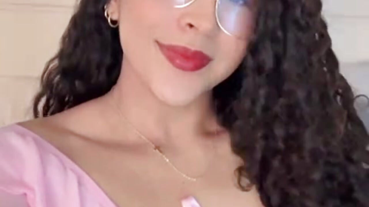 PINK – video modela na kameri alehia_cute