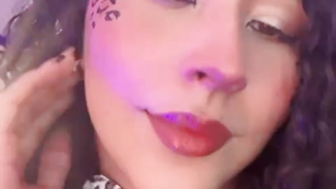 GRRRR!! 🐱 – video modela na kameri alehia_cute