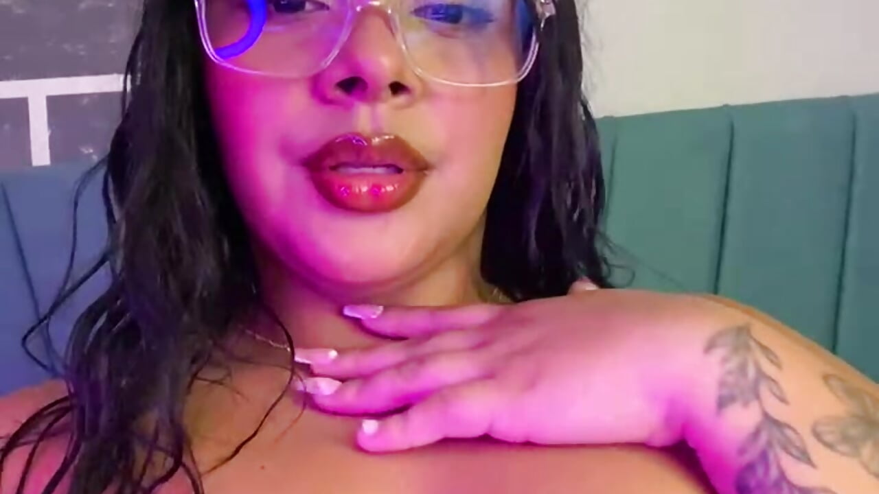 Do you like my tattoos? - video by Amaranta_carey cam model