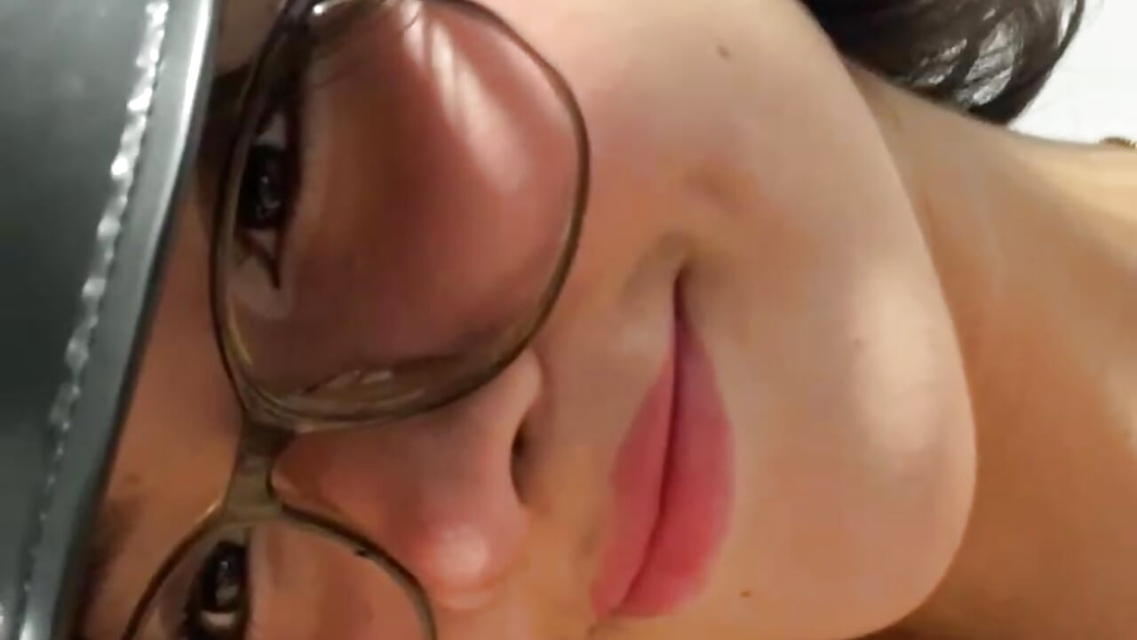 Holiiii - video by Zoe_wang cam model