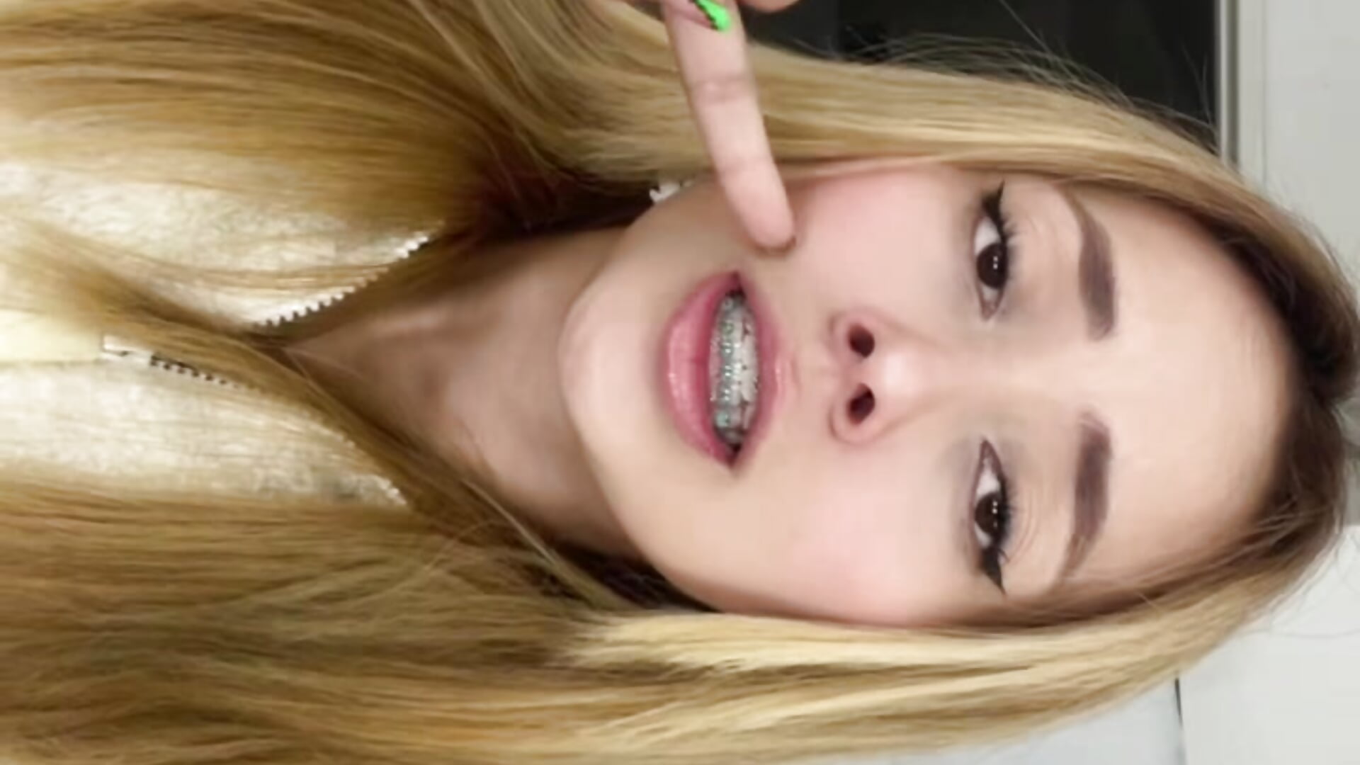 Pretty 😍 - video by LanaMills_ cam model
