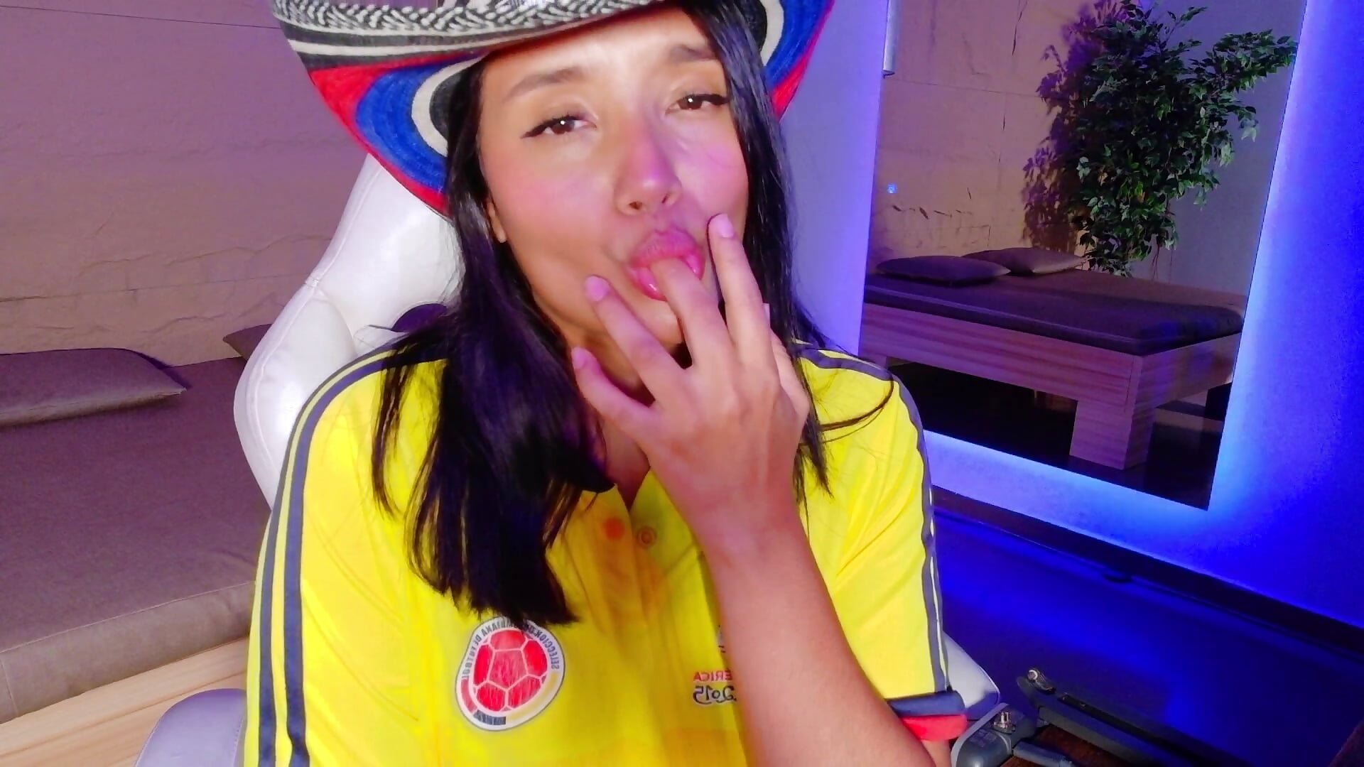 Lets play!! - video by HannahMontgomery cam model