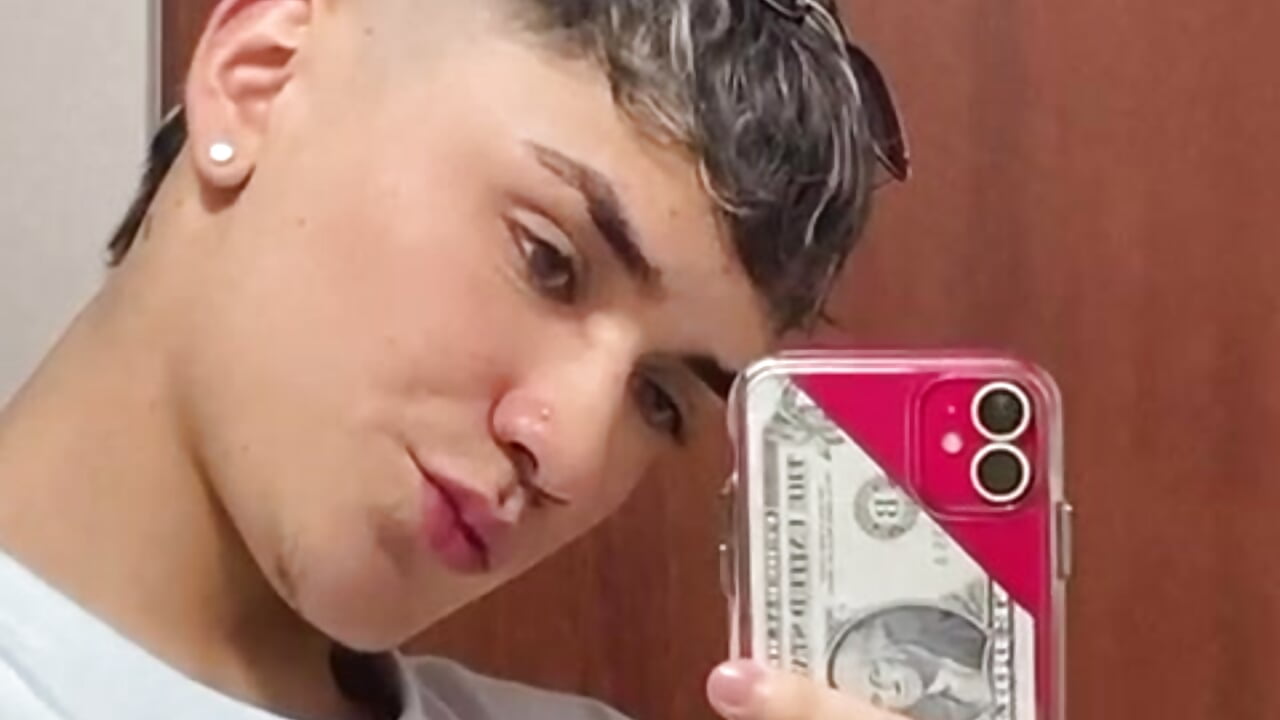 WhatsApp Video 2025-07-21 at 9,06,29 PM (5) - mathias_18 캠 모델의 동영상