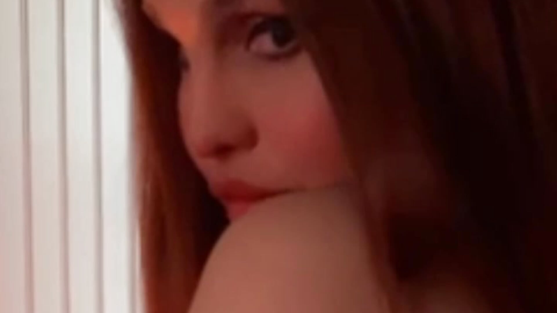 frear the red - video by NinaRabbit cam model