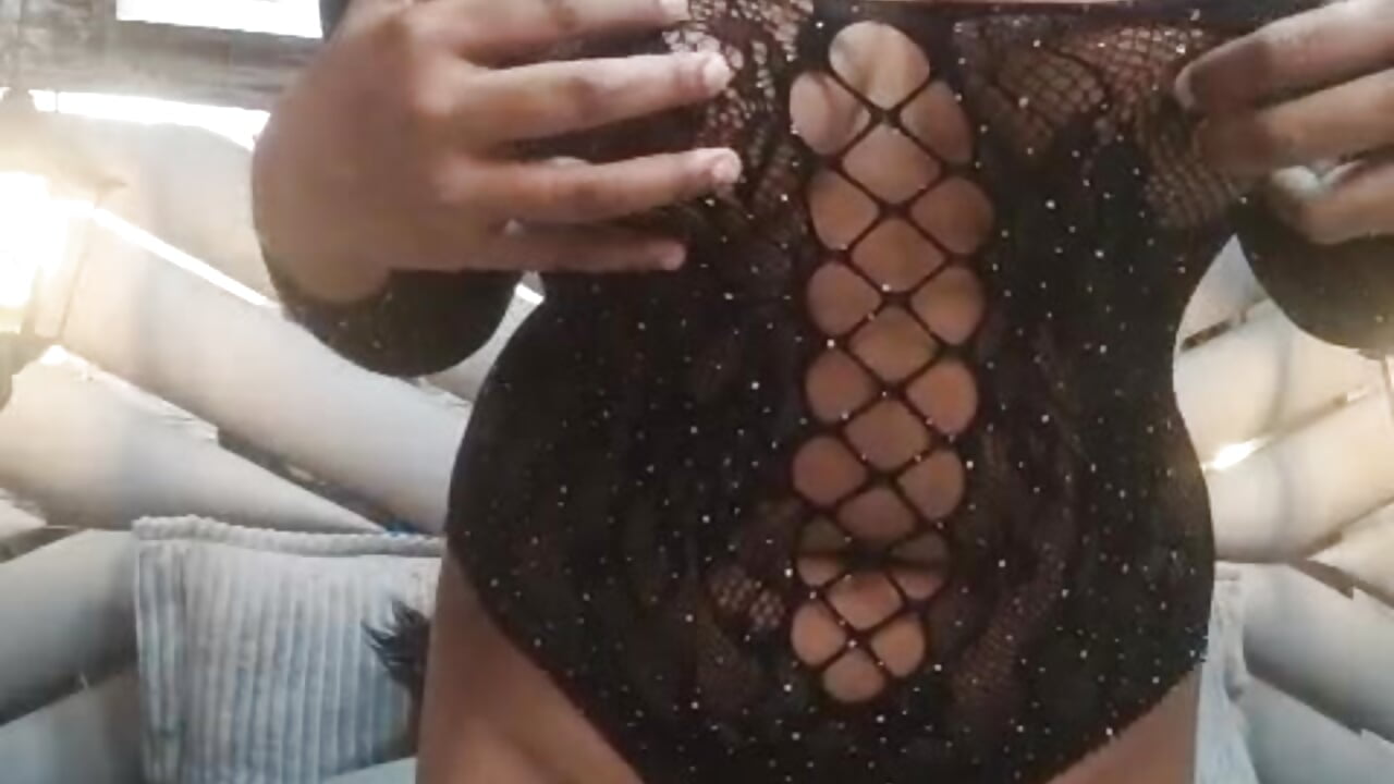 Black feels me 😈🖤 - video by BellyBigBoobs cam model