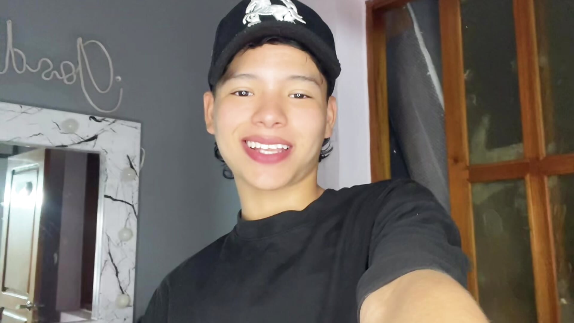 Kisses for you😍🥰😘 - video by camillo_virgil cam model