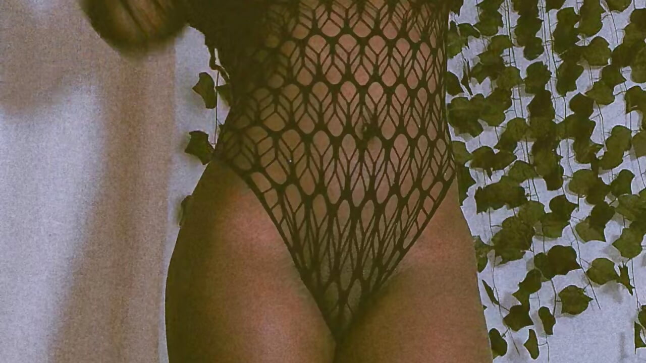 Hello - video by oshun_0 cam model