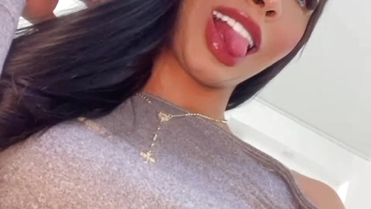 Do you love my pretty face?🍓 - video by valirya_devote cam model