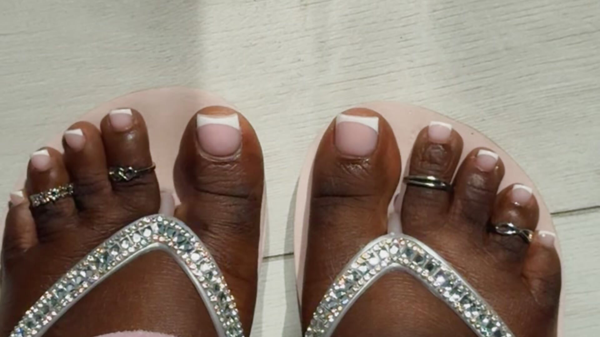 Come suck these pretty toes - vídeo de la modelo de cam katarina_jay