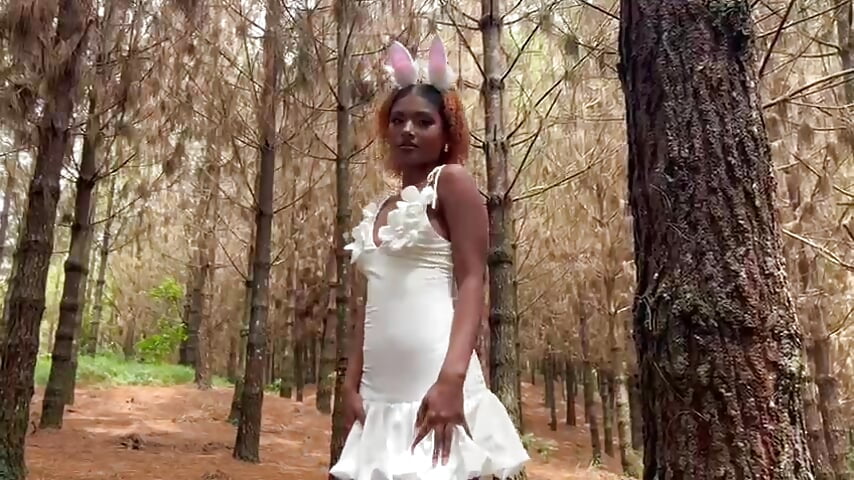 Found this bunny... have good easter season - video di halleylorens modella di cam