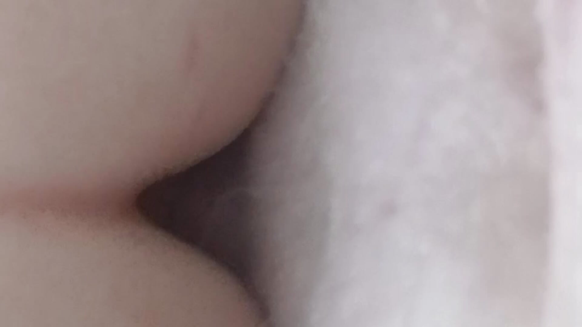 Prise en levrette il me fait tremper la chatte