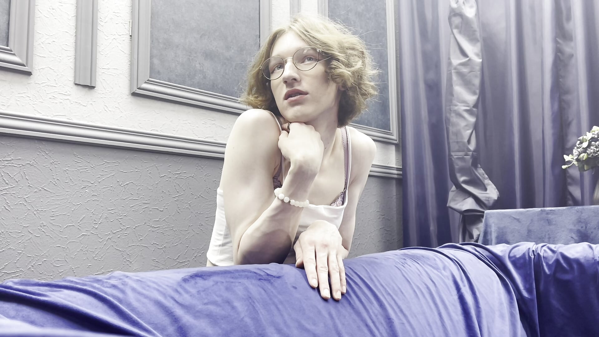 Masuzy in White - video van Masuzy cam-model