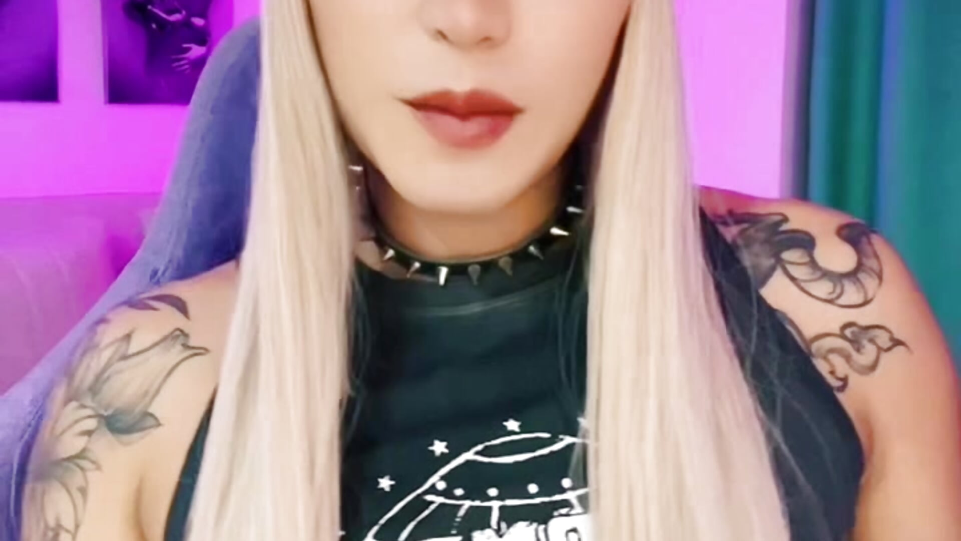 Play ? - video của người mẫu cam paula_boom