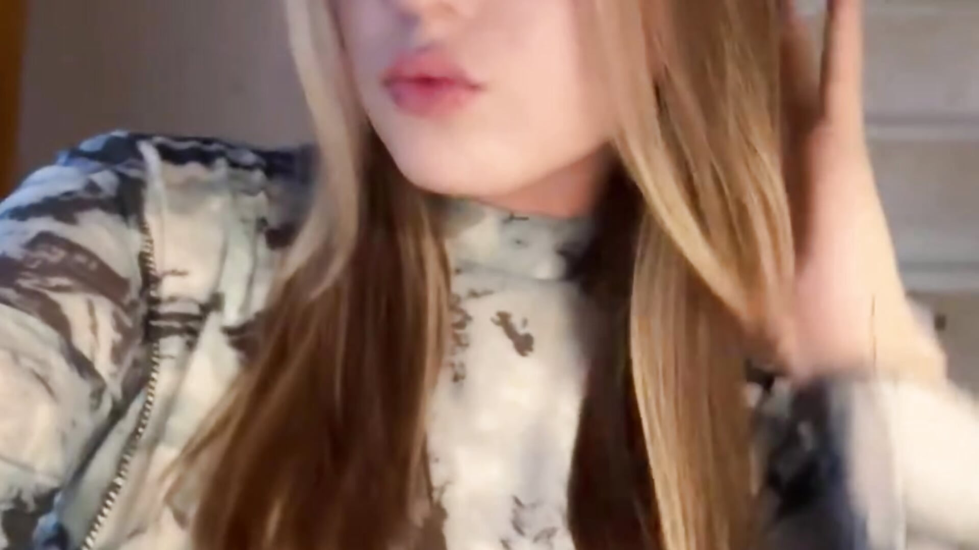 Catch my gaze if you dare 😘 - video by NguyetHankey cam model