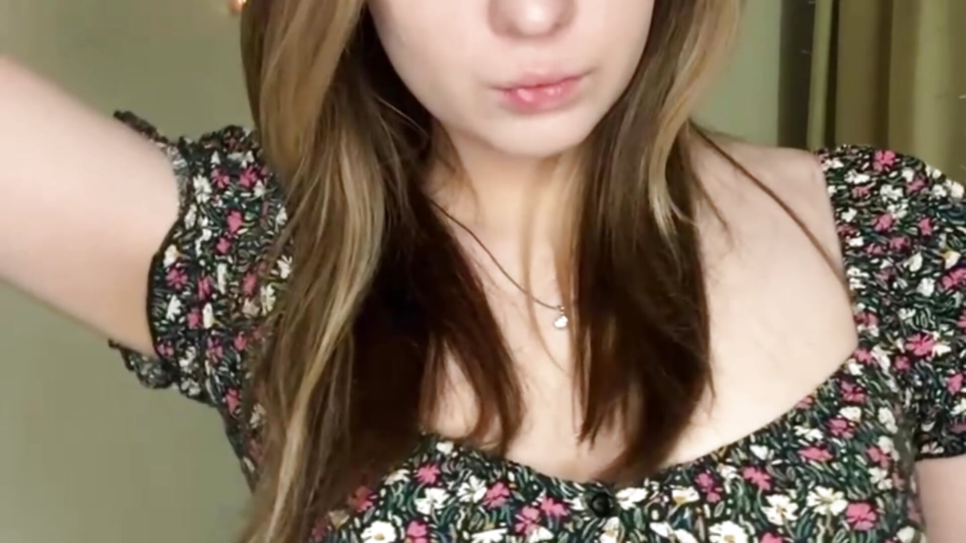 Catch the moment while I'm in the frame! - video by NguyetHankey cam model