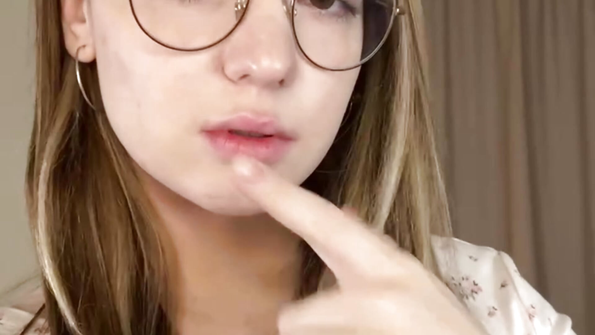 Tease you! - video by NguyetHankey cam model