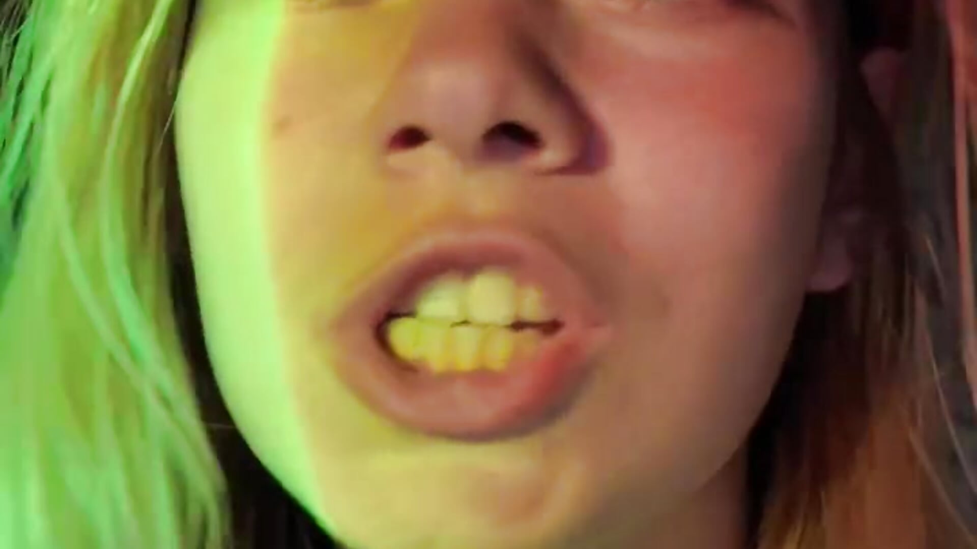 lipsing - video by Witching_Moon cam model