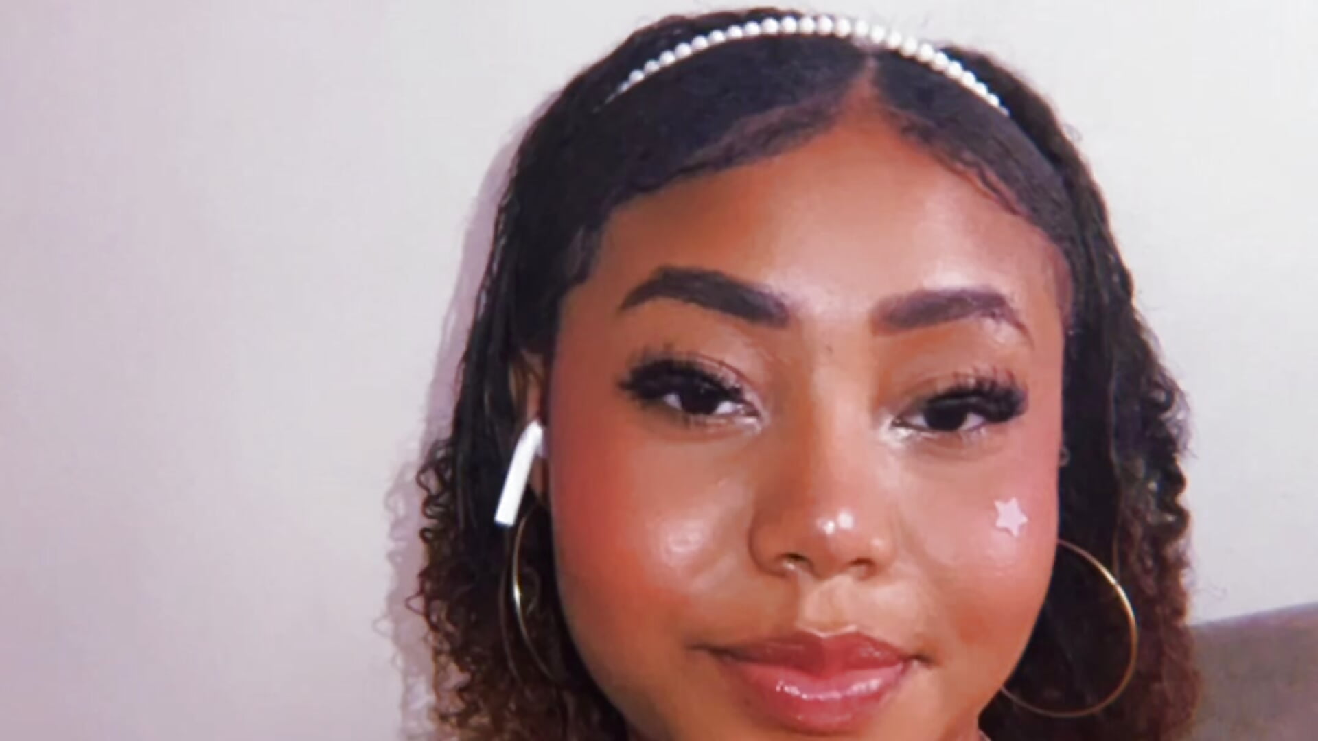 Hi guys, see you on Monday! Kisses 😘 - vídeo de AngelaRoberts modelo de câmara