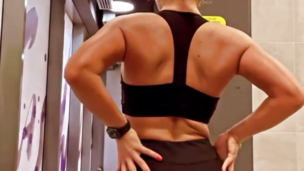 I need to go back to gym)) - vídeo de la modelo de cam KrisKkiki