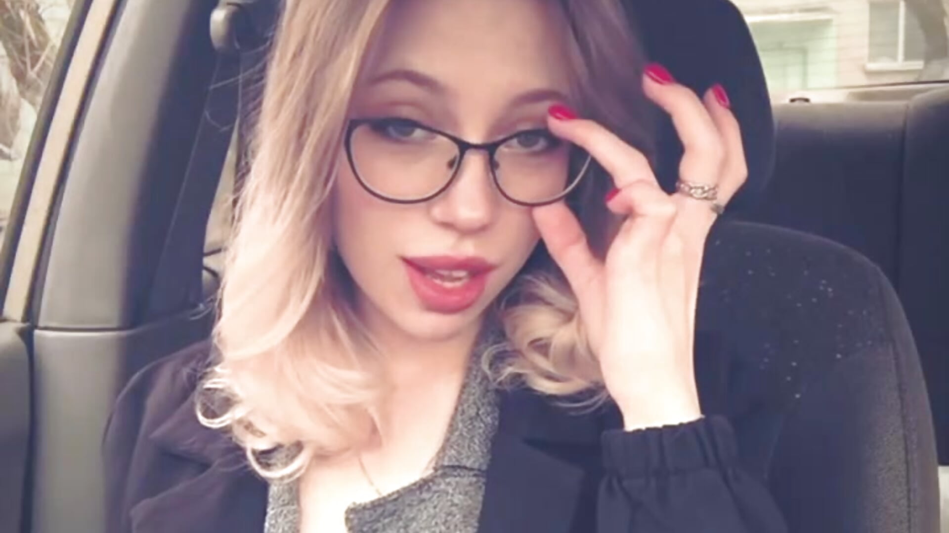and you knew I could drive? I sing in the car a lot haha - video av NyxaThorn cam-modell