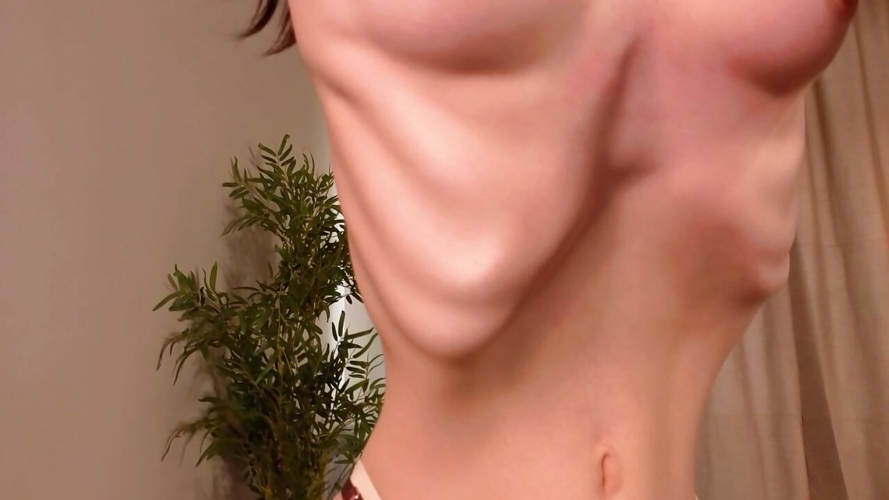 Body tour + vacuum - Video von TiannaBorlace Cam-Model