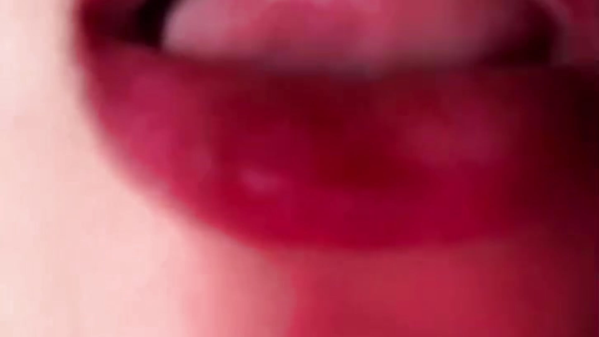 Lips - video by halazona33 cam model