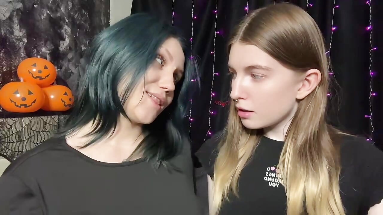 Cute lovers - video by SleepingDuo cam model