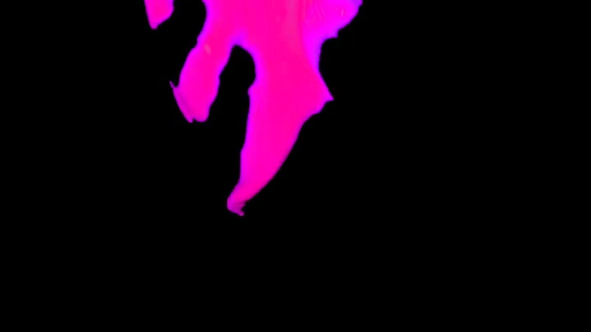 uv paint fun - video di Hollbunny_Voxi modella di cam