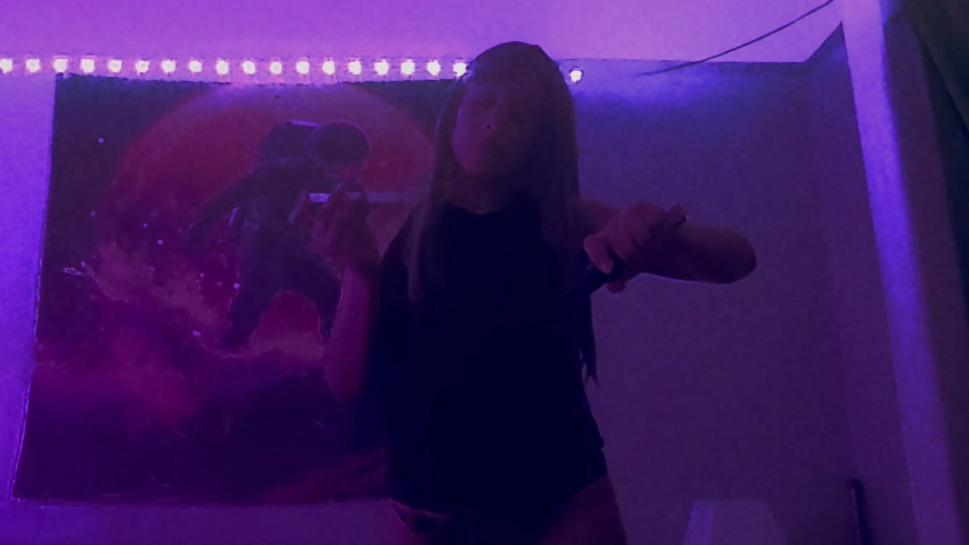 U Think I'm Outta My Mind? - βίντεο μοντέλου puddled_wonderland