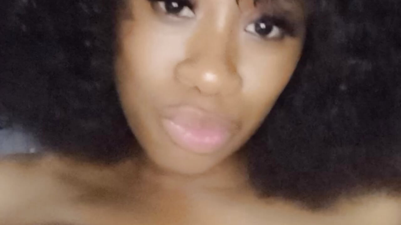 20250912_033034 - vídeo de MissHolyCoxx modelo de câmara