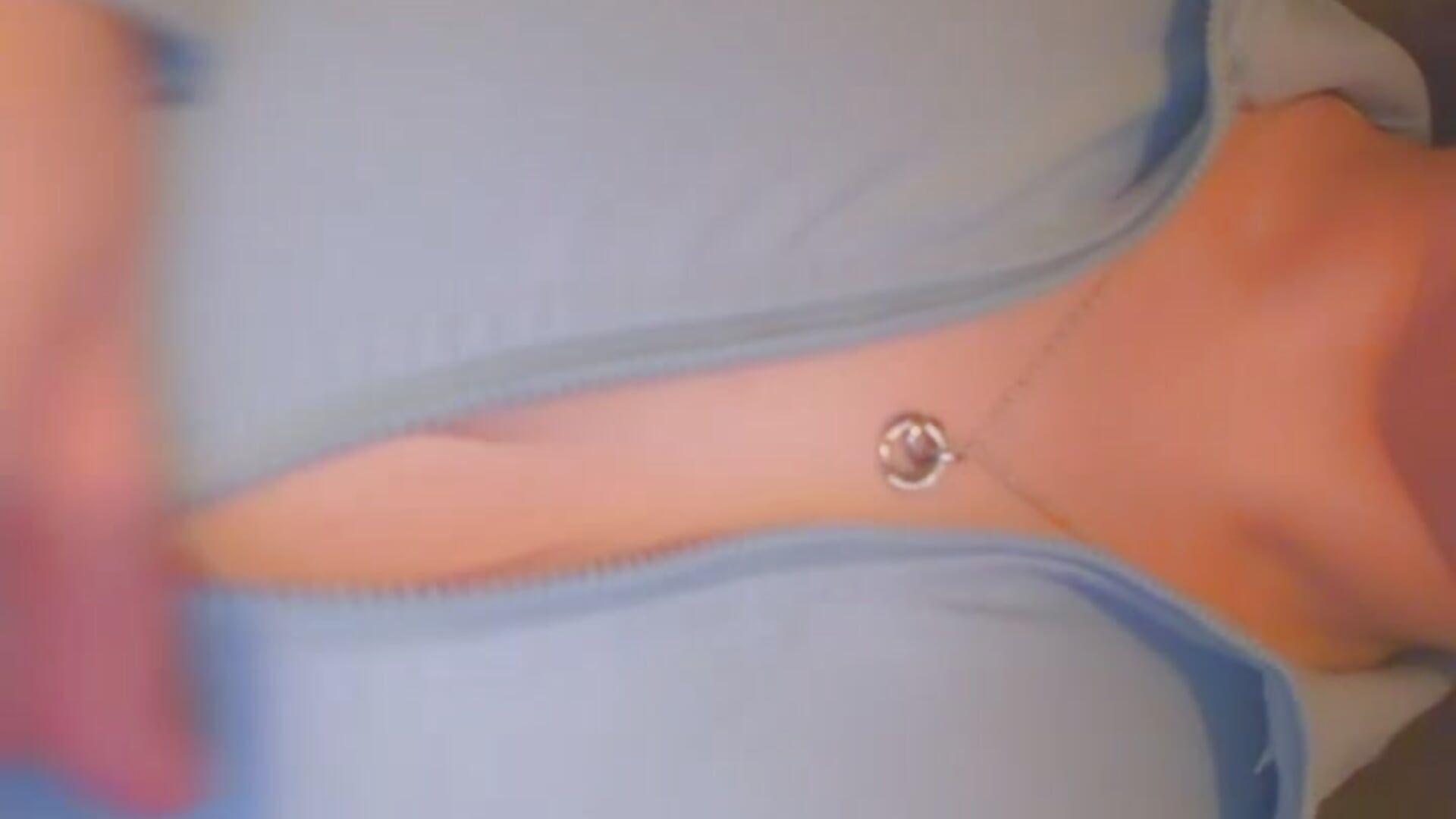 Unzip light blue gym top 🍒🫣 - Vídeo de sexyBrunettex1, modelo de vídeos