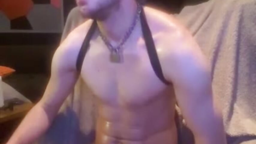 [8 Feb 23:33] Public Show - copy 22 Aug 03:04 - vidéo du modèle de showcams pervshon
